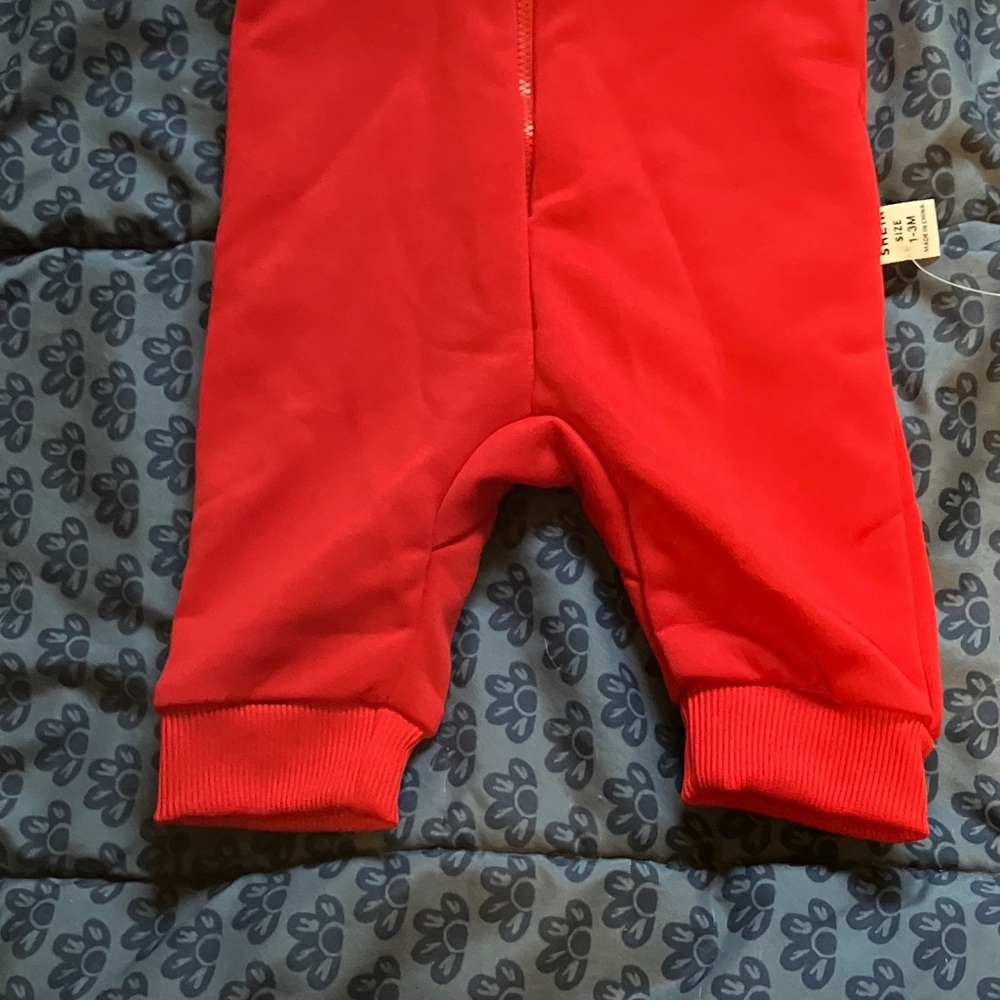 SHEIN Red and Black Floral Baby Outfit - Picture 3 of 6